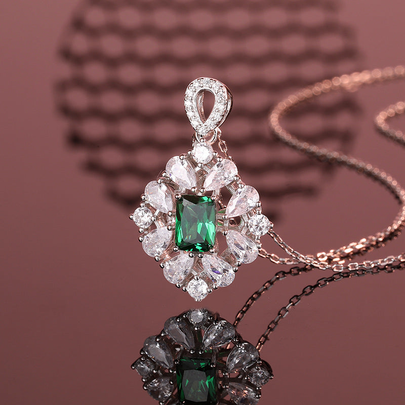 Emerald Oasis Necklace .