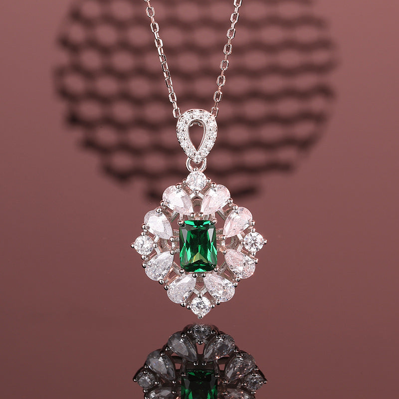 Emerald Oasis Necklace .