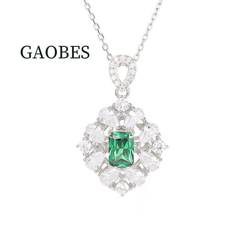 Emerald Oasis Necklace .