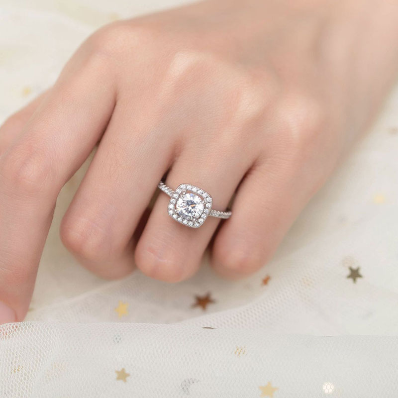 Sterling Silver Dazzling Daisy Ring